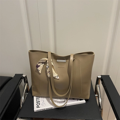 Bolso Tote Grande de Cuero PU Vintage para Mujer Con Decoración de Pañuelo de Seda Bolso de Hombro Minimalista Elegante