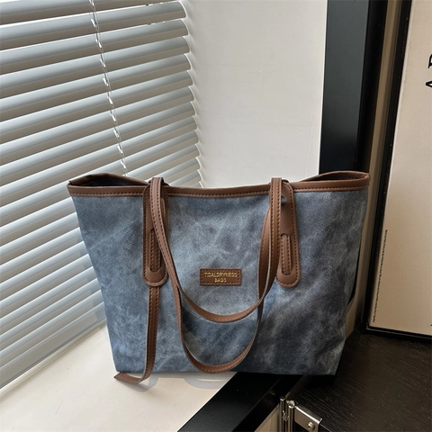 Dames Grote Capaciteit PU Leer Tote Bag Minimalistische Vintage Schoudertas Met Pluche Cloud Hanger Woon-werkverkeer Dagelijks Handtas