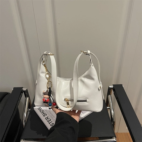 Retro Large Capacity Solid Color Shoulder Bag Women Oil Wax PU Leather Fashion Hobo Crossbody Commute Underarm Bag With Pendant