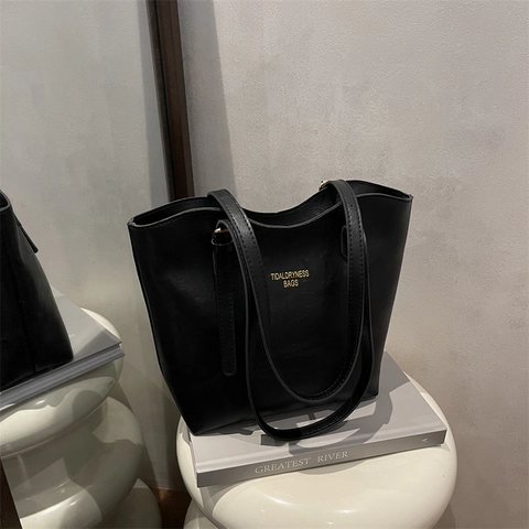 Klassische Große Damen Einkaufstasche aus PU Leder Minimalistische Schultertasche Mit Süßem Hasenanhänger Pendler Handtasche