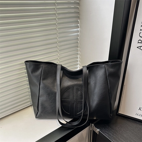 Women Retro PU Leather Large Capacity Tote Bag Minimalist Casual Shoulder Bag With Round Logo For Daily Commuting Office