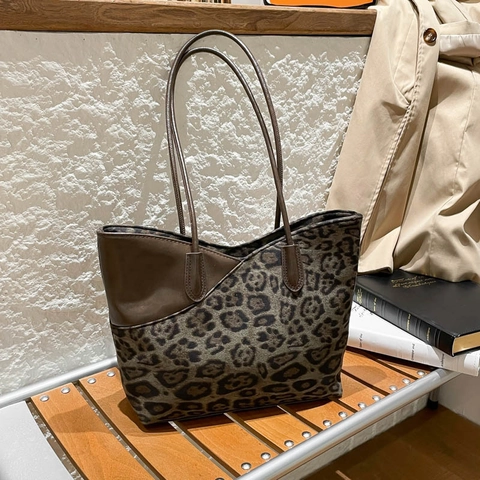 Leopardenmuster Tote Bag Für Damen Mit Großer Kapazität Retro Casual PU Leder Spleißen Schultertasche Mit Herz Plüsch Anhänger