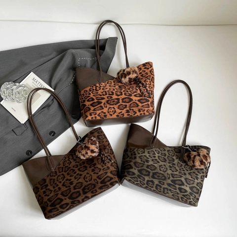 Women Leopard Print Tote Bag Vintage Patchwork Shoulder Bag With Heart Plush Charm Large Capacity Fashion Underarm Handbag