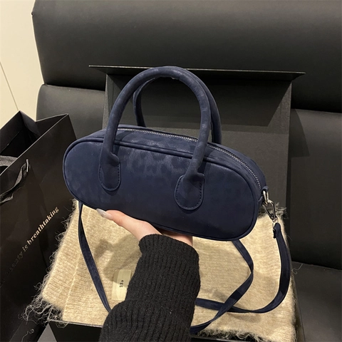 Vintage Large Capacity PU Leather Shoulder Bag For Women Retro Solid Color Baguette Underarm Handbag With Zipper Closure