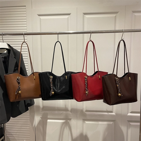 Large Capacity PU Leather Tote Bag For Women Retro Casual Wave Opening Shoulder Bag With Pendant Solid Color Winter Bag