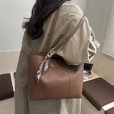 Bolso Tote de Cuero PU Minimalista para Mujer Gran Capacidad Moda Casual Bolso de Hombro Con Pañuelo de Satén Color Sólido Mano