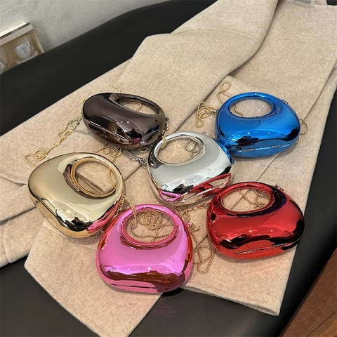 Borsa da Donna Mini a Mezzaluna con Texture Metallica Lucida a Specchio Piccola Borsa a Tracolla con Catena Party Mini Borsa