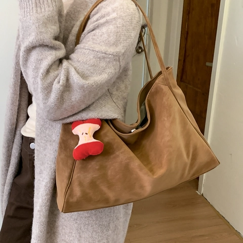 Large Capacity Women PU Leather Tote Bag Minimalist Retro Shoulder Bag With Plush Apple Core Charm Vintage Commuting Handbag