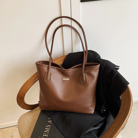 Bolso Tote Minimalista de Cuero PU Con Textura de Lichi para Mujer Bolso de Hombro Retro Gran Capacidad Con Placa de Metal Decorativa