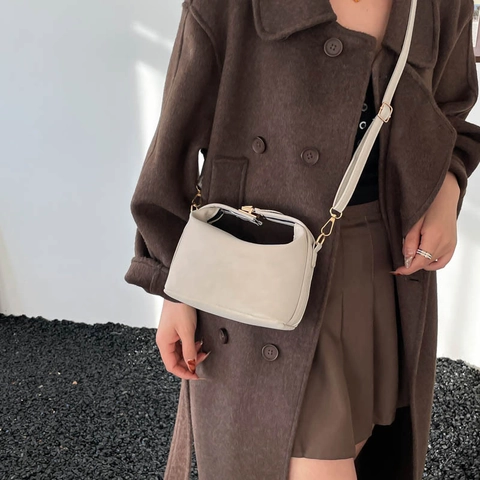 Fashion PU Leather Shoulder Bag Casual Crossbody Pillow Bag With Metal Buckle Gold Chain Strap Top Handle Square Purse