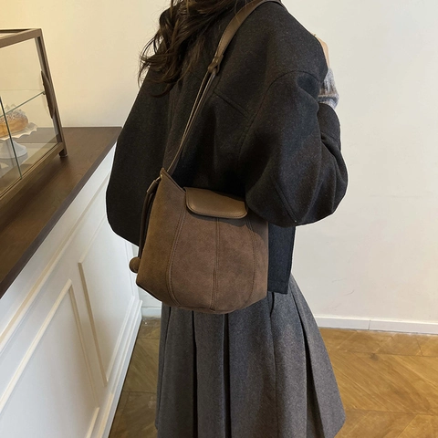 Vintage Minimalist PU Suede Shoulder Bag For Women Retro Solid Color Square Crossbody Bag With Spherical Pendant Casual Daily Handbag