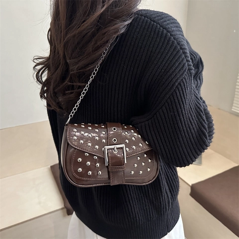 Vintage Punk Klinknagel Onderarmtas Voor Vrouwen Glanzend PU Leer Zilveren Ketting Riem Vierkante Schoudertas Y2K Street Style