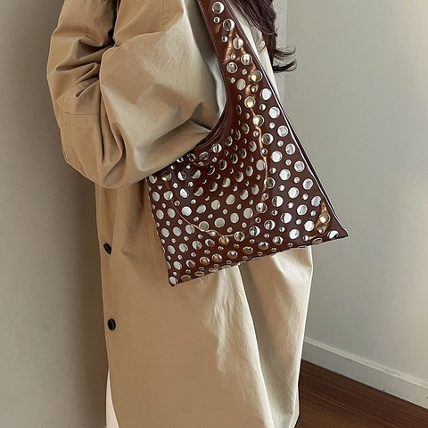 Borsa Sotto l'Ascella Vintage Gotica con Borchie per Donna Grande Capacità Borsa a Tracolla Punk Hobo in Pelle PU per Pendolari