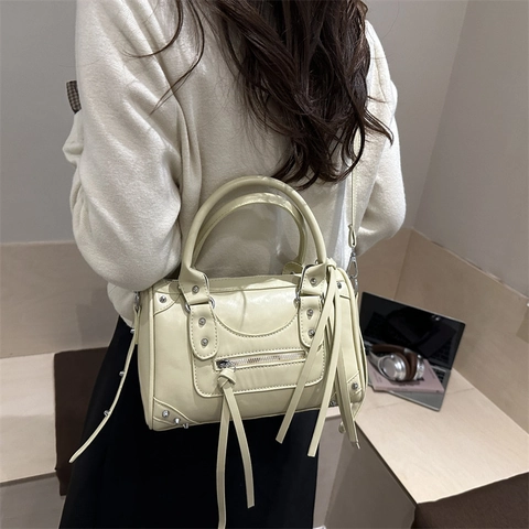 Borsa a Mano da Donna alla Moda con Rivetti e Nappa in Pelle PU Grande Capacità Borsa a Tracolla Moto Retrò Streetwear