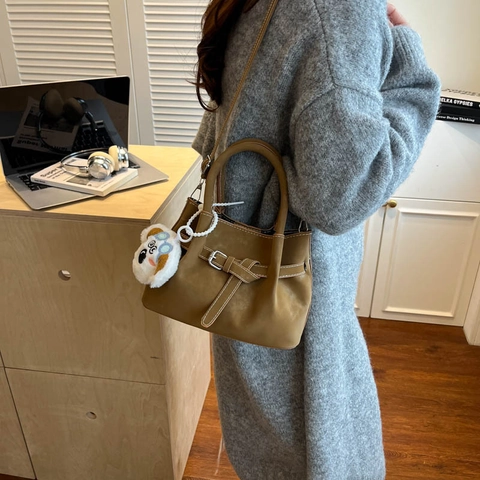 Sac Seau Vintage en Cuir PU pour Femmes Avec Surpiqûres et Détail de Boucle de Ceinture Sac Bandoulière pour Bureau Quotidien