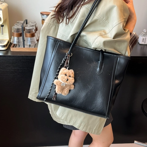 Borsa Tote in Pelle PU di Grande Capacità Borsa a Tracolla Vintage Retro Con Ciondolo a Orsetto per Donna Lavoro Ufficio