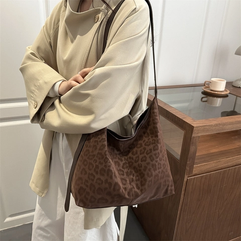 Leopard Print Hobo Shoulder Bag Suede Large Capacity Tote Bag Retro Commuter Crossbody Bag Women Unique Handbag Chic Gift