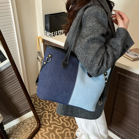 Koreaanse Niche Design Denim Patchwork Tote Bag Voor Vrouwen Mode Contraststiksel Schoudertas Grote Capaciteit Dagelijkse Commuter Handtas