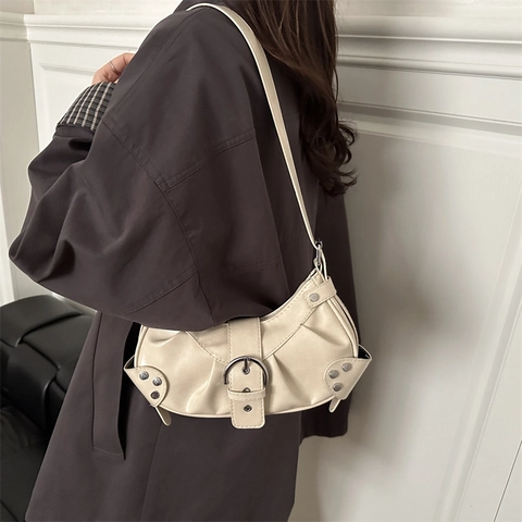 Vintage PU Leder Unterarm Tasche Für Frauen Mode Y2K Lokomotive Stil Schulter Tasche Mit Silber Schnalle Nieten Dekorative Handtasche