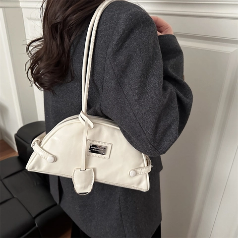 Bolso de Axila de Cuero PU Brillante para Mujer Minimalista Media Luna Bolso de Hombro Color Sólido Cierre de Cremallera Moda