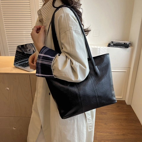 Women Large Capacity PU Leather Tote Bag Minimalist Textured Shoulder Bag With Bunny Plush Pendant Casual Daily Handbag