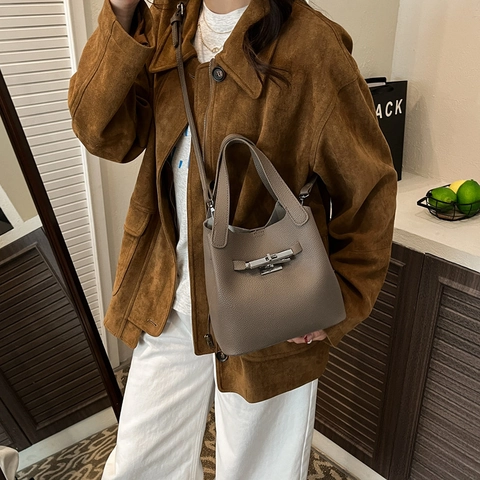 Sac Seau en Cuir PU pour Femmes Décontracté à la Mode Sac à Bandoulière Minimaliste Texture Litchi Avec Boucle en Métal Argenté