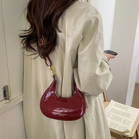 French Niche Sophisticated Glossy Leather Crescent Bag Retro Hobo Bag Women Underarm Bag Minimalist Commute Handbag Gold Hardware
