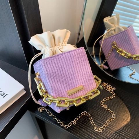 Sac Seau en Cuir PU Tissé pour Femmes Mini Sac à Main Carré Avec Grosse Chaîne Dorée Cordon de Serrage Sac à Bandoulière Quotidien
