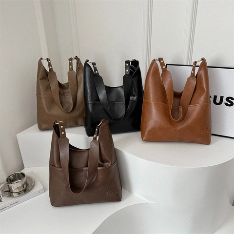 Large Capacity PU Leather Bucket Tote Bag Wide Rivet Strap Vintage Solid Color Soft Shoulder Underarm Bag Commuter Bag