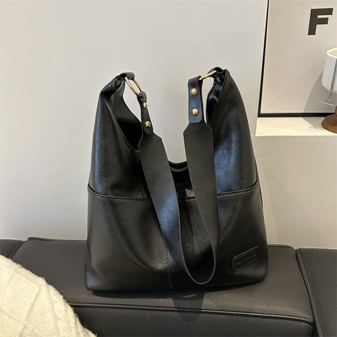 Large Capacity PU Leather Bucket Tote Bag Wide Rivet Strap Vintage Solid Color Soft Shoulder Underarm Bag Commuter Bag