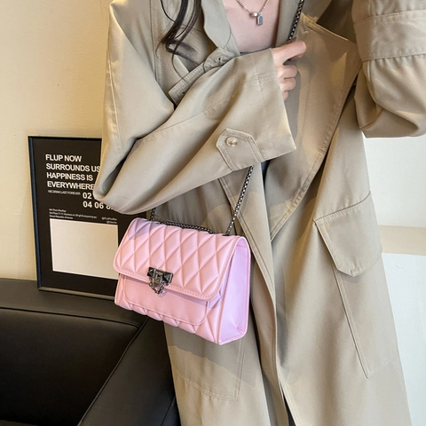 Fashion Women Quilted Chain Shoulder Bag PU Leather Crossbody Bag Diamond Pattern Square Flap Bag with Lock Small Purse Bag