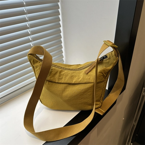 Bolso Bandolera de Nailon para Mujer Moda Gran Capacidad Tote Bolso de Hombro Correa Ancha Ajustable Color Sólido Bolso Hobo de Media Luna