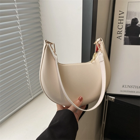 Trendy PU Leather Half Moon Underarm Hobo Bag For Women Solid Color Casual Shoulder Bag With Gold Zipper And Red Lining