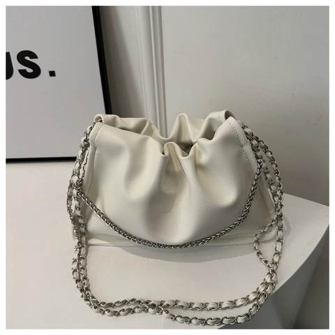 Women Fashion PU Leather Ruched Cloud Bag Minimalist Solid Color Magnetic Buckle Shoulder Bag With Silver Chain Strap Handbag