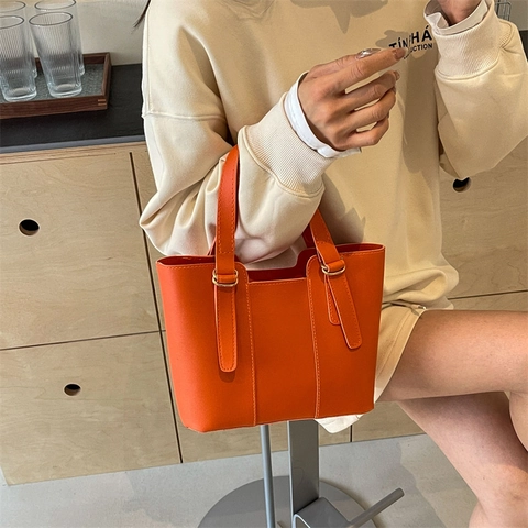 Mode Femmes Sac Seau Cuir PU Haute Qualité Grande Capacité Sac à Bandoulière Minimaliste Couleur Unie Sac Cabas Avec Quincaillerie Dorée Quotidien Bureau