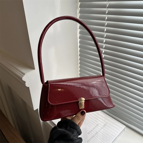 Sac Baguette pour Femme en Cuir Verni PU Brillant Rétro Sac à Épaule Sous le Bras Vintage Avec Boucle en Métal Doré Couleur Unie Minimaliste