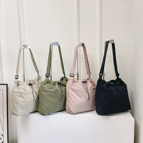 Bolso de Hombro Casual para Mujer Gran Capacidad con Cordón Color Sólido Textura Arrugada Estilo Lona con Correa Ajustable
