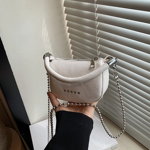 Damen Mini Satteltasche Umhängetasche PU Material Litschi Struktur Metall Stern Nieten Kugelkette Umhängetasche Streetwear Accessoire