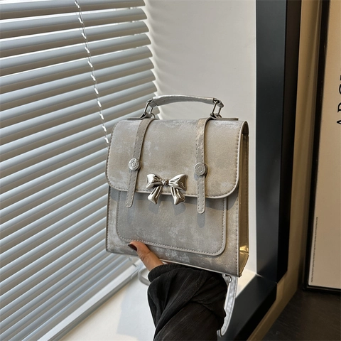 Damen Mini PU Leder Rucksack Süße Metall Schleife Dekoration Retro Mode Handtasche Täglich Umhängetasche Verstellbar