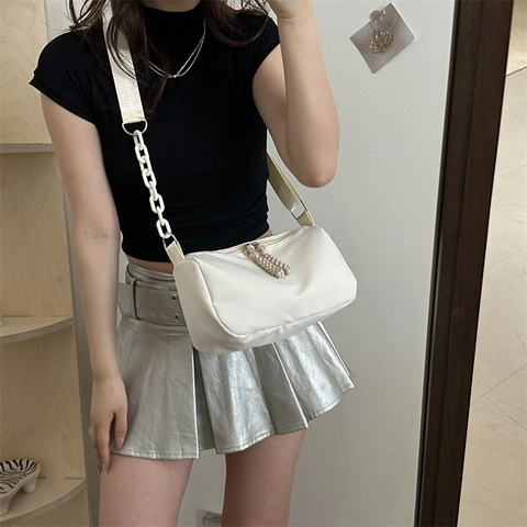 Oxford-Gewebe Schultertasche Einfache Nische Crossbody Kissen Tasche Pendler Student Casual Messenger Bag Mit Kettendekoration