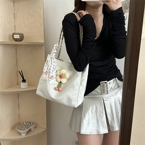 Damen Nylon Tragetasche Mit Großer Kapazität Geflochtenem Griff Seidenschal Blumenschmuck Pendeln Casual Schultertasche Einkaufstasche