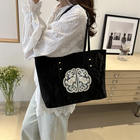 Grand Sac à Main Brodé Style Néo-Chinois pour Femmes Sac à Épaule Plissé Floral Vintage Avec Rivets Grande Capacité