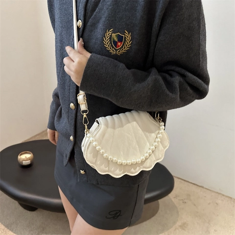 Women Elegant Shell Shaped Crossbody Bag With Artificial Pearl Handle Quilting PU Leather Small Shoulder Bag Fashion Shell Purse