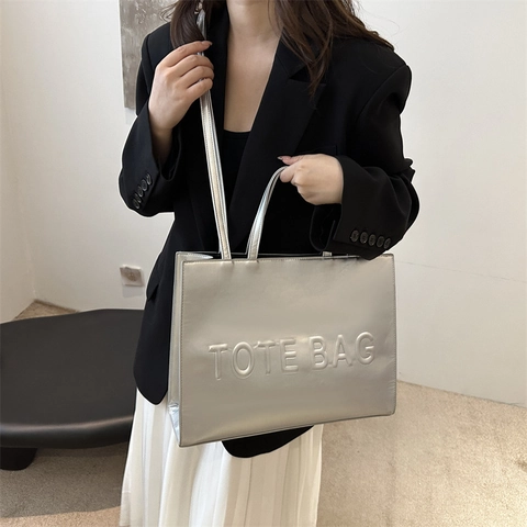 Borsa Tote da Donna di Grande Capacità 2024 Nuova Moda Borsa a Tracolla per Pendolari Materiale Speciale Vintage Borsa a Mano con Goffratura