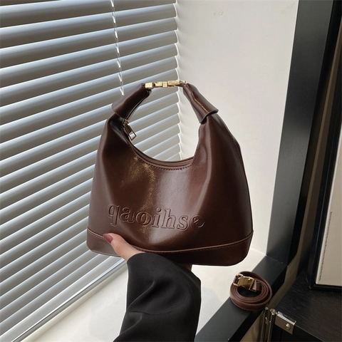 Bolso de Hombro Hobo de Cuero PU Minimalista Vintage para Mujer Bolso de Axila Medialuna Con Letra en Relieve Color Sólido