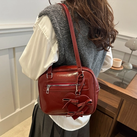 Damen PU-Leder Umhängetasche Vintage Achseltasche Mit Herz-Schleife-Anhänger Reißverschlusstasche Stilvolle Mode Handtasche
