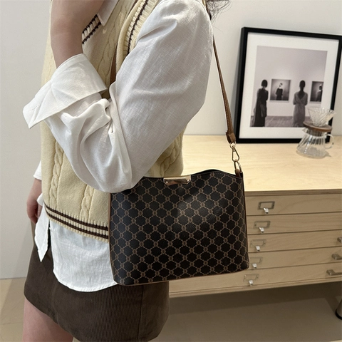 French Style Retro Monogram Shoulder Bag For Women Vintage PU Leather Crossbody Bag Gold Hardware Fashion Tote Handbag