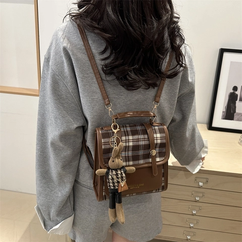 Zaino Patchwork Scozzese Vintage da Donna in Pelle PU Stile College Piccola Borsa a Mano alla Moda con Pendente a Coniglio