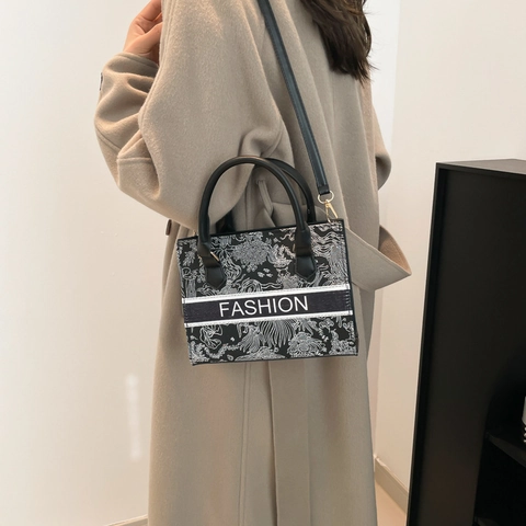 Petit Sac à Bandoulière Carré Tendance pour Femmes Sac à Main en Cuir PU avec Imprimé Floral avec Bandoulière Réglable Sac de Style de Niche pour le Travail Quotidien