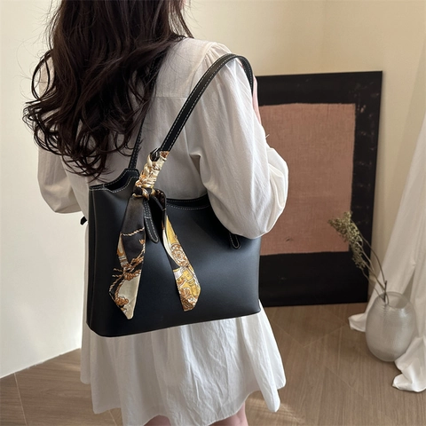 Borsa Tote in Pelle PU di Grande Capacità Minimalista per Donna Con Sciarpa Decorativa Borsa a Tracolla Pendolare Cuciture a Contrasto
